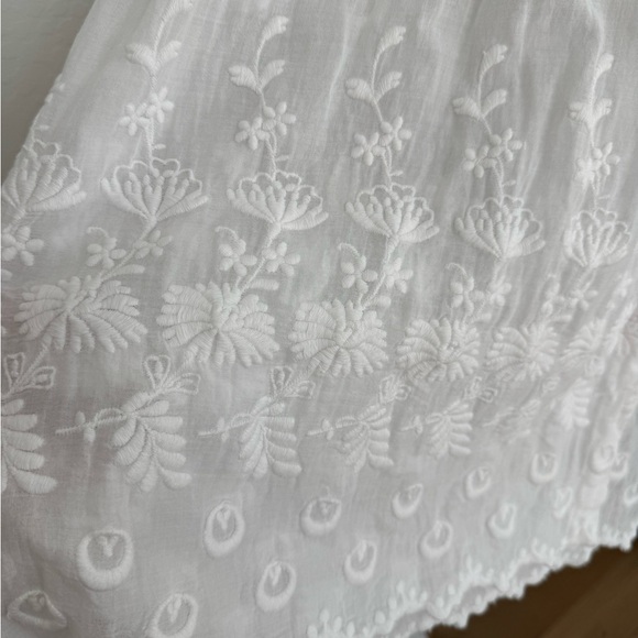 Chic White Embroidered Blouse - Picture 3 of 5